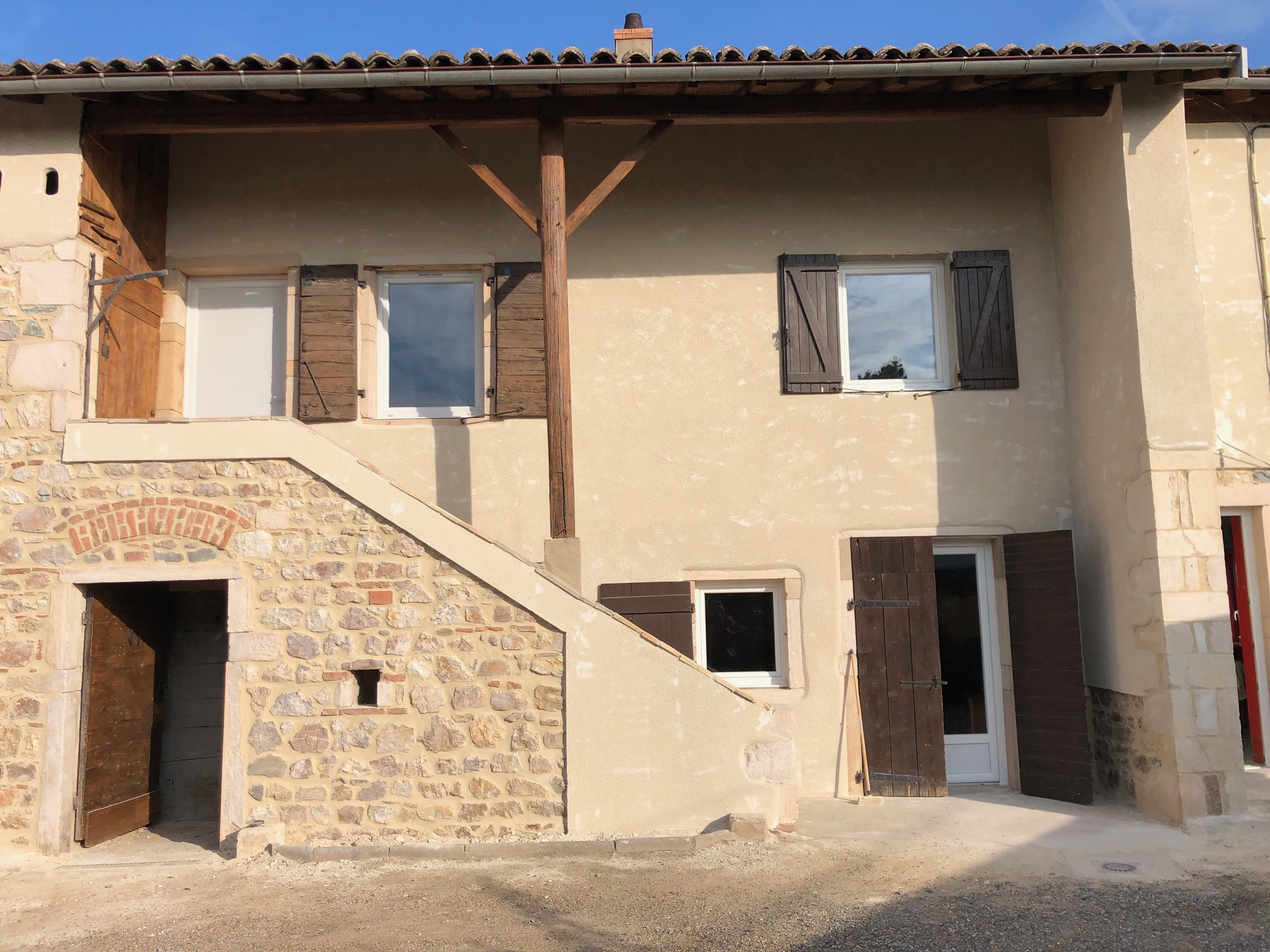 Rénovation d’un corps de ferme avec escalier – après