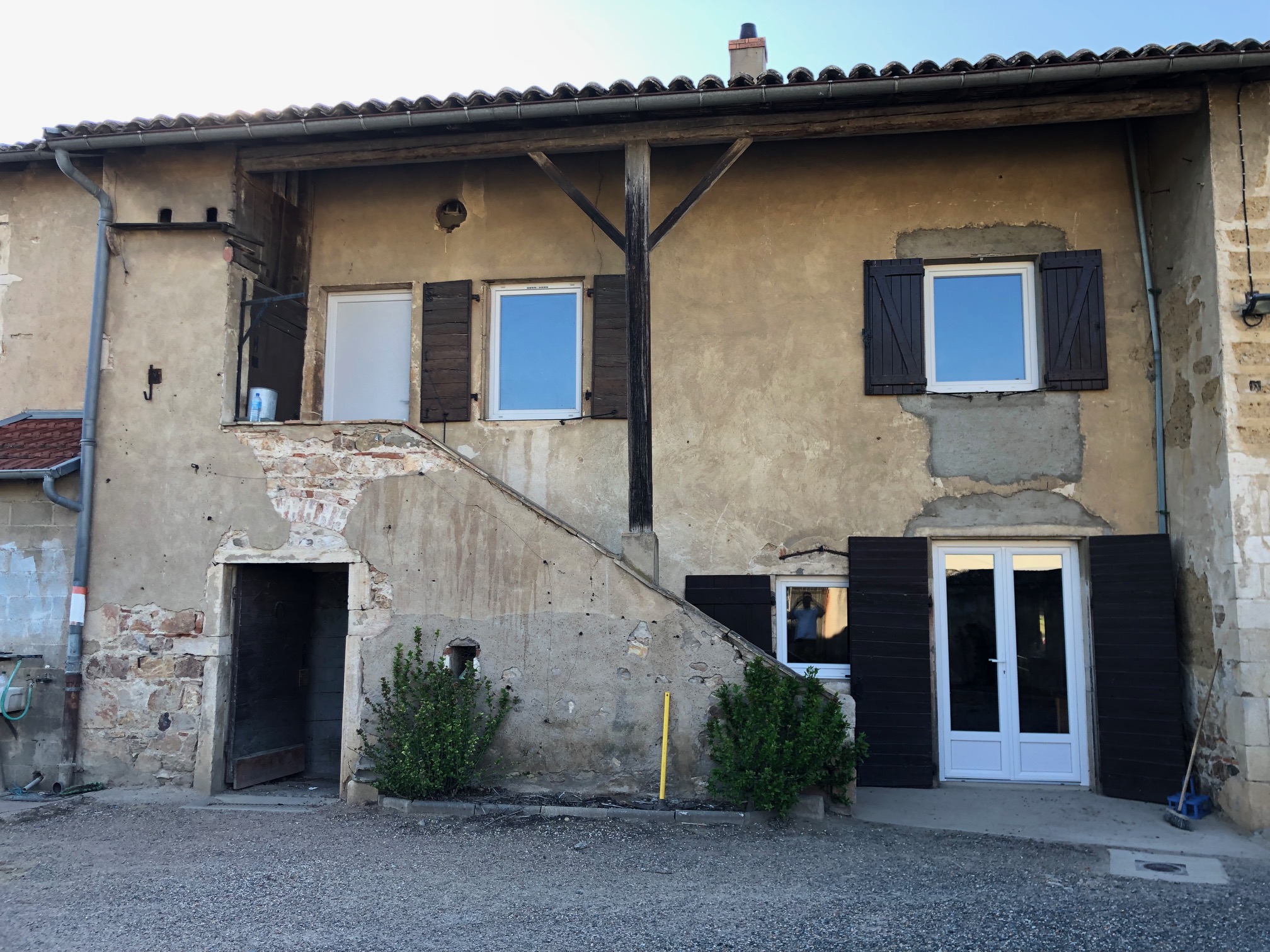 Rénovation d’un corps de ferme avec escalier – avant